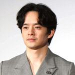 池松壮亮はなぜ頭が良いのか？偏差値70超の学力と父の教え、秀吉役に懸ける「家族の絆」